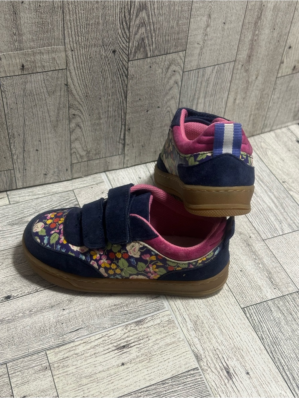 Mini Boden Toddler Girls Floral Double-Strap Sneakers – Size 8 - Picture 3 of 9